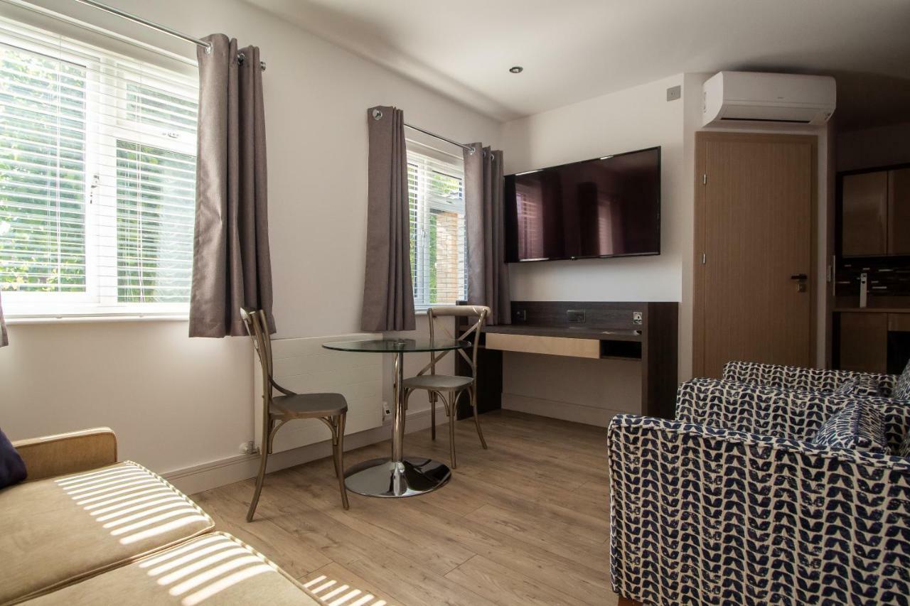 Signature Suites Peterborough Esterno foto
