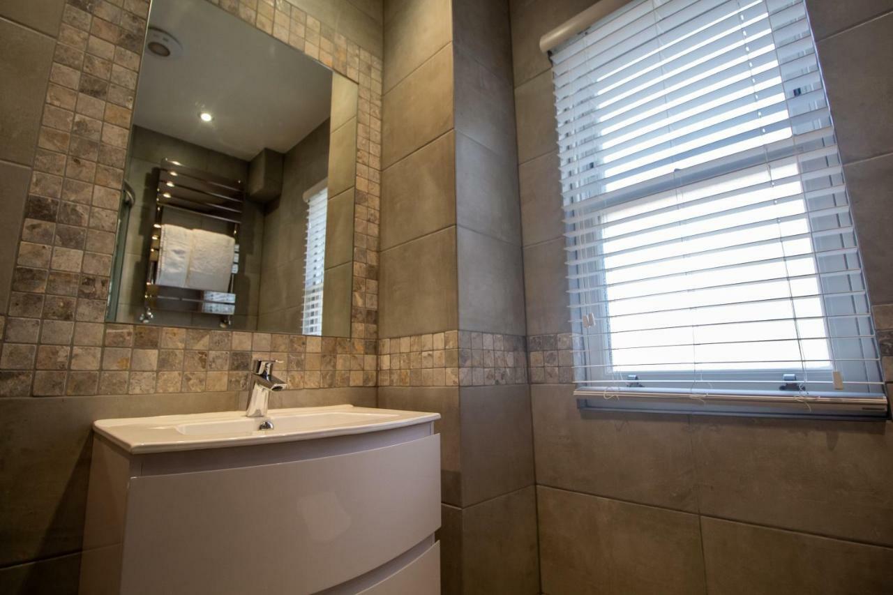 Signature Suites Peterborough Esterno foto