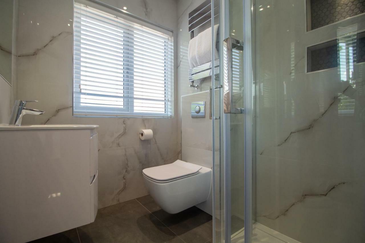 Signature Suites Peterborough Esterno foto